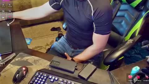 Snapshot of dotyoureyezez chatting on 12/28/24, 12:04 DotYourEyezez online show from 12/28/24, 12:04