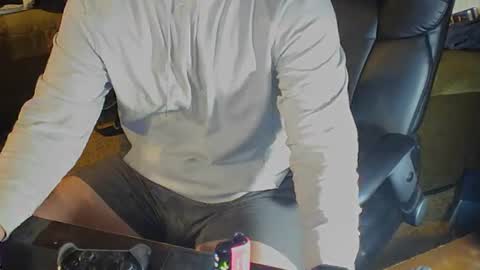 Snapshot of dotyoureyezez chatting on 10/24/25, 07:49 DotYourEyezez online show from 10/24/25, 07:49