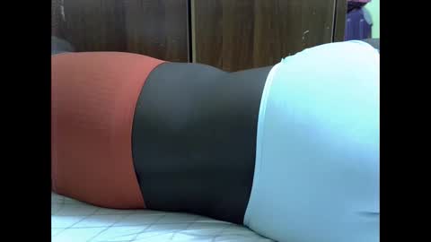 Snapshot of double_love9 chatting on 09/27/25, 09:53 bellie online show from 09/27/25, 09:53