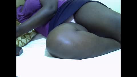 Snapshot of double_love9 chatting on 10/20/25, 12:16 bellie online show from 10/20/25, 12:16