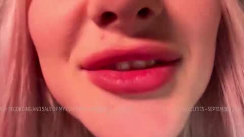 Lana  Eva  dont forget to give us a thumb up online show from 09/20/25, 08:21