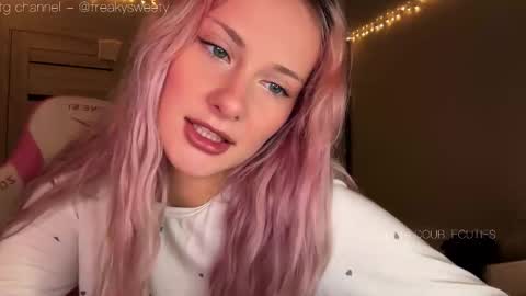 Lana  Eva  dont forget to give us a thumb up online show from 11/03/25, 01:34