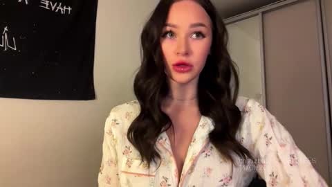 MOLLYYYY dont forget to give me a thumb up online show from 01/15/26, 02:27