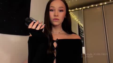 MOLLYYYY dont forget to give me a thumb up online show from 03/27/26, 11:21