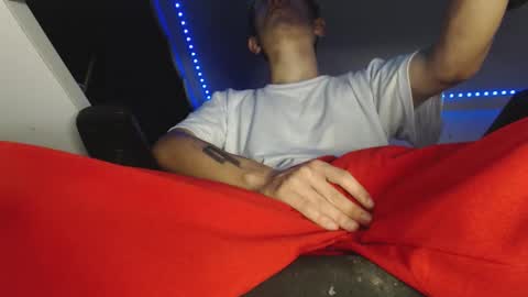 Snapshot of douglas_drake chatting on 11/16/25, 05:13 douglas_drake online show from 11/16/25, 05:13