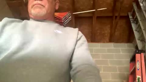 Snapshot of douglikes3xd chatting on 12/21/25, 08:05 douglikes3xd online show from 12/21/25, 08:05