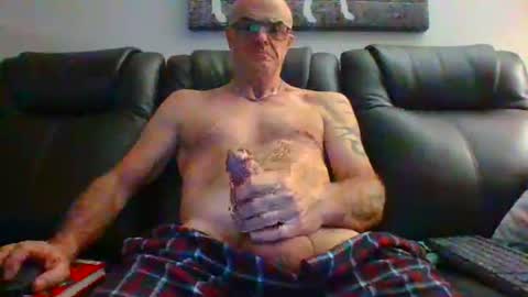 Snapshot of doum1122 chatting on 02/24/25, 02:51 doum1122 online show from 02/24/25, 02:51