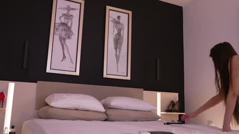    .         . online show from 01/05/25, 02:30