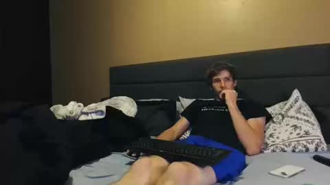 Snapshot of downforthemoney chatting on 10/10/25, 02:43 downforthemoney online show from 10/10/25, 02:43