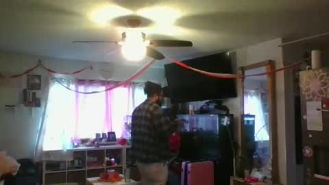 Snapshot of dpenguino chatting on 11/17/25, 06:24 Dpenguino online show from 11/17/25, 06:24