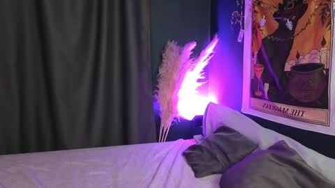 Snapshot of draculaura_ chatting on 12/20/24, 09:28 Draculaura online show from 12/20/24, 09:28