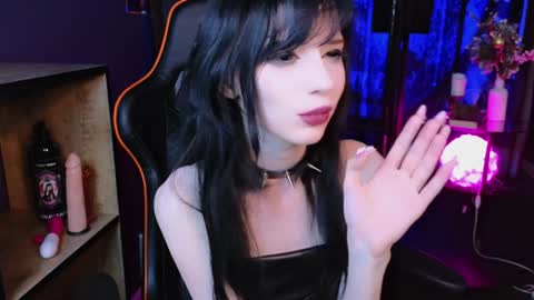 Snapshot of draculaura_ chatting on 01/30/25, 12:50 Draculaura online show from 01/30/25, 12:50