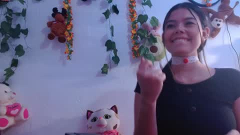 Snapshot of draculaura_x chatting on 05/03/26, 01:55 Laura online show from 05/03/26, 01:55