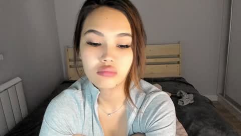 Airi online show from 12/10/24, 06:17