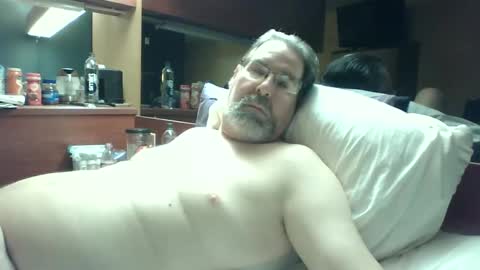 Snapshot of dragonbimale chatting on 12/31/24, 08:45 DragonBiMale online show from 12/31/24, 08:45