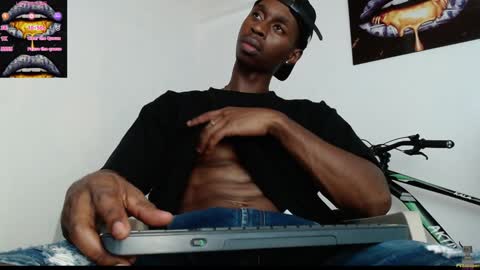 Snapshot of drake_brown_23 chatting on 01/31/25, 10:21 Drake 23 online show from 01/31/25, 10:21