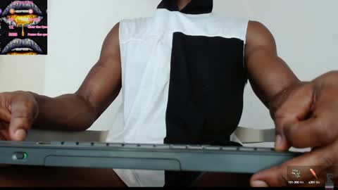 Snapshot of drake_brown_23 chatting on 02/08/25, 11:45 Drake 23 online show from 02/08/25, 11:45