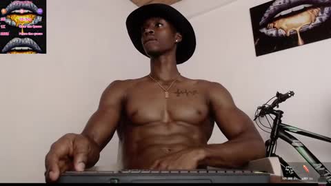 Snapshot of drake_brown_23 chatting on 02/24/25, 03:44 Drake 23 online show from 02/24/25, 03:44