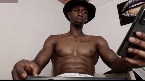 Snapshot of drake_brown_23 chatting on 02/24/25, 06:04 Drake 23 online show from 02/24/25, 06:04