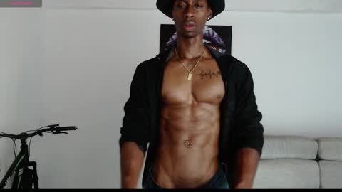 Snapshot of drake_brown_23 chatting on 10/13/25, 01:22 Drake 23 online show from 10/13/25, 01:22