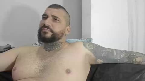 Snapshot of drake_white1 chatting on 02/14/25, 04:37 drake whitee Independent Model online show from 02/14/25, 04:37