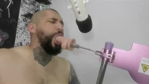 Snapshot of drake_white1 chatting on 11/07/25, 04:34 drake whitee Independent Model online show from 11/07/25, 04:34