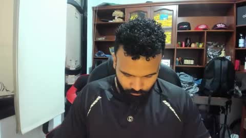 Snapshot of drako_argenti_ chatting on 02/22/25, 12:51 Drako online show from 02/22/25, 12:51