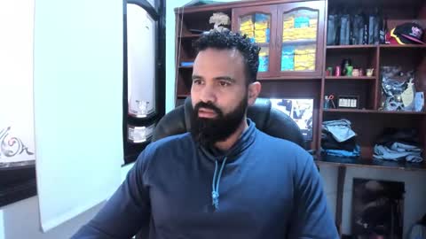 Snapshot of drako_argenti_ chatting on 02/24/25, 04:04 Drako online show from 02/24/25, 04:04