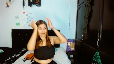 Snapshot of dream__girls69944 chatting on 01/01/25, 02:42 sharon online show from 01/01/25, 02:42