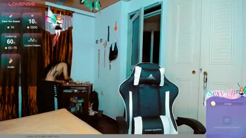 Snapshot of dream__girls69944 chatting on 01/20/25, 09:13 sharon online show from 01/20/25, 09:13