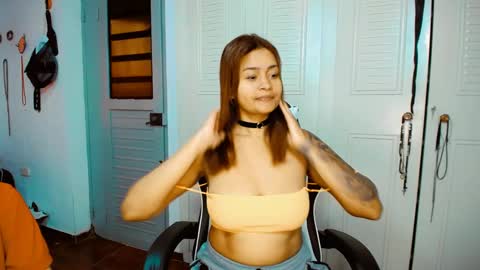 Snapshot of dream__girls69944 chatting on 02/24/25, 12:59 sharon online show from 02/24/25, 12:59