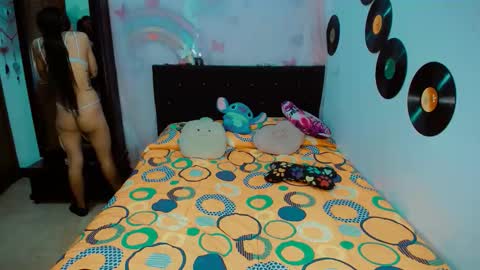 Snapshot of dream__girls69944 chatting on 11/10/25, 08:13 sharon online show from 11/10/25, 08:13