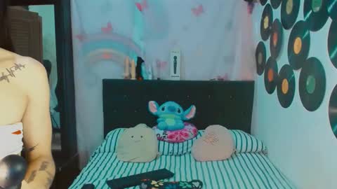 Snapshot of dream__girls69944 chatting on 11/29/25, 08:28 sharon online show from 11/29/25, 08:28