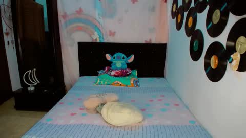 Snapshot of dream__girls69944 chatting on 01/13/26, 09:14 sharon online show from 01/13/26, 09:14