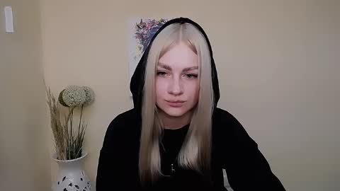 dream_dolly_ online show from 09/18/25, 03:36