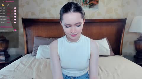 Snapshot of dream_melody chatting on 09/12/25, 08:53 Hi Im Monika Welcome to my room online show from 09/12/25, 08:53