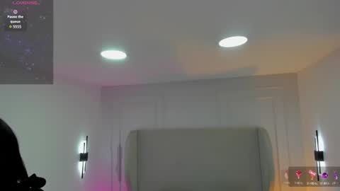 Snapshot of dream_nena chatting on 10/04/25, 03:48 N E N A online show from 10/04/25, 03:48