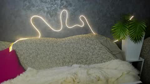 Snapshot of dream_olivia chatting on 04/24/26, 02:36 Olivia online show from 04/24/26, 02:36
