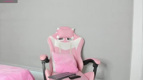 Snapshot of dream_team4 chatting on 11/14/25, 11:53 dream team online show from 11/14/25, 11:53