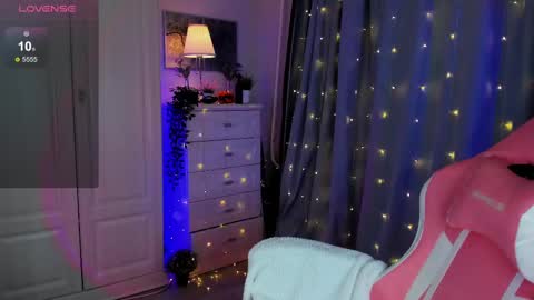 Snapshot of dreamaise chatting on 03/12/25, 05:17  Mary   pvt open    use pink and blue app lovense online show from 03/12/25, 05:17