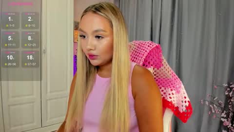 Snapshot of dreamaise chatting on 09/18/25, 03:58  Mary   pvt open    use pink and blue app lovense online show from 09/18/25, 03:58