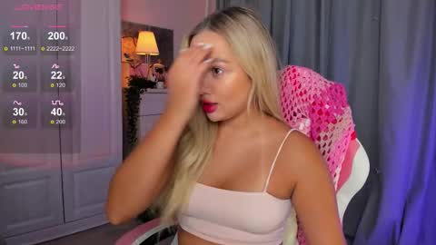 Snapshot of dreamaise chatting on 10/05/25, 03:10  Mary   pvt open    use pink and blue app lovense online show from 10/05/25, 03:10