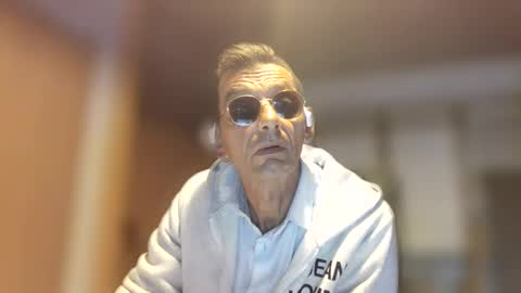 Snapshot of dreambob chatting on 06/10/26, 05:56 Dreambob online show from 06/10/26, 05:56