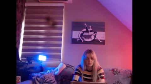 A girl online show from 11/07/25, 08:14