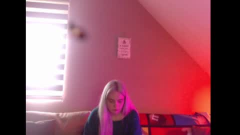 A girl online show from 04/03/26, 07:28