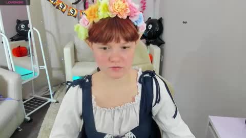 Snapshot of dreammyluna chatting on 10/18/25, 08:42 Luna online show from 10/18/25, 08:42