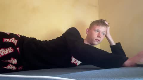 dreamy_devi1 online show from 04/14/26, 11:38