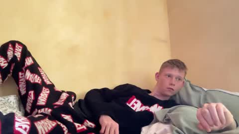 dreamy_devi1 online show from 04/16/26, 02:29