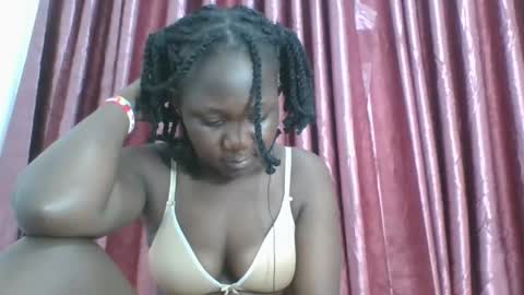 Snapshot of dreamylyne chatting on 09/22/25, 06:54 MERCY online show from 09/22/25, 06:54