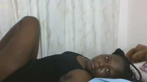 Snapshot of dreamylyne chatting on 10/07/25, 07:00 MERCY online show from 10/07/25, 07:00